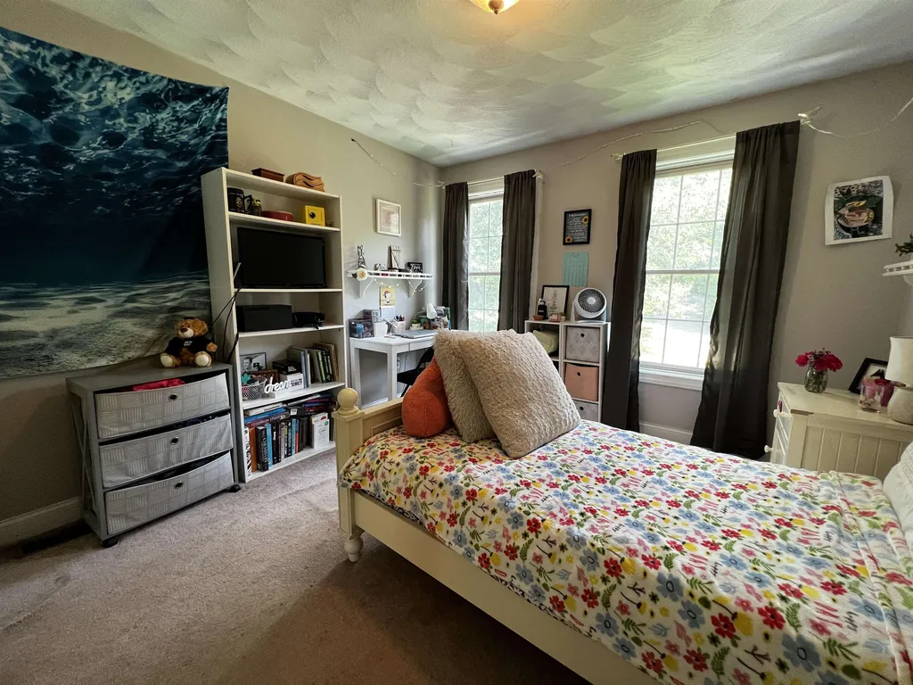 6 Squire Way Stratham NH 03885