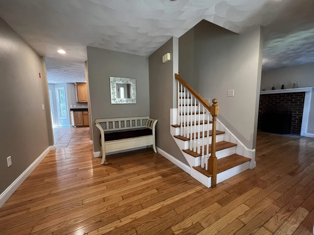 6 Squire Way Stratham NH 03885