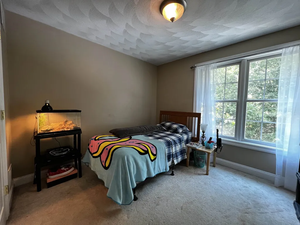 6 Squire Way Stratham NH 03885