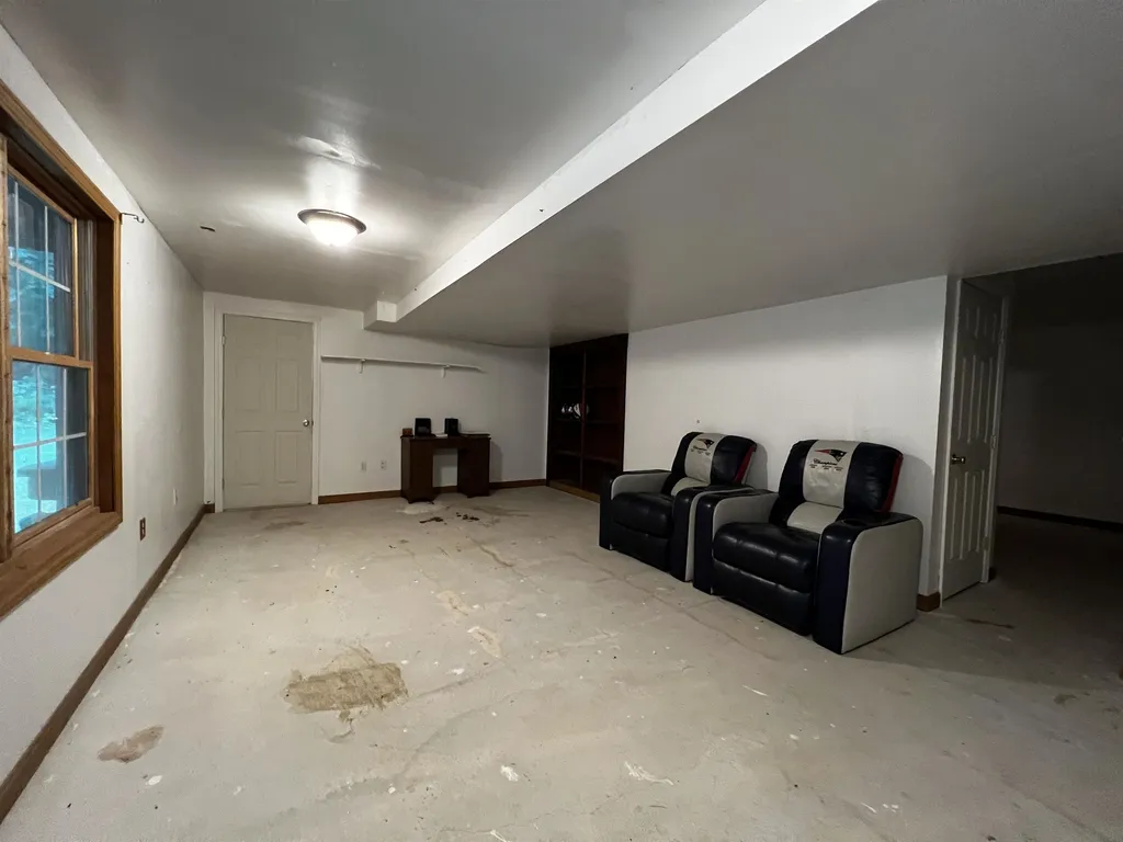 6 Squire Way Stratham NH 03885