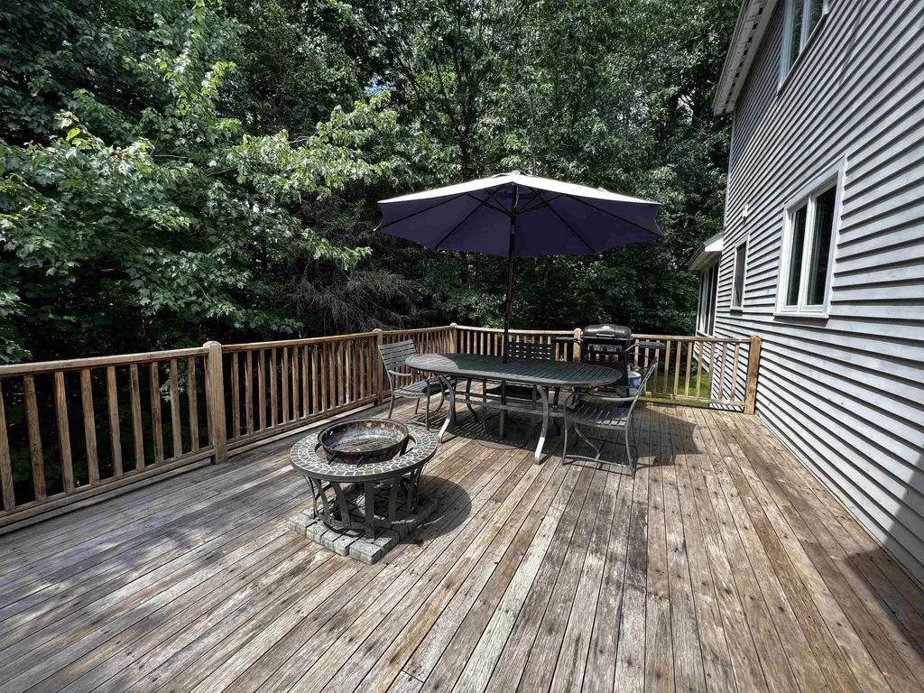 6 Squire Way Stratham NH 03885