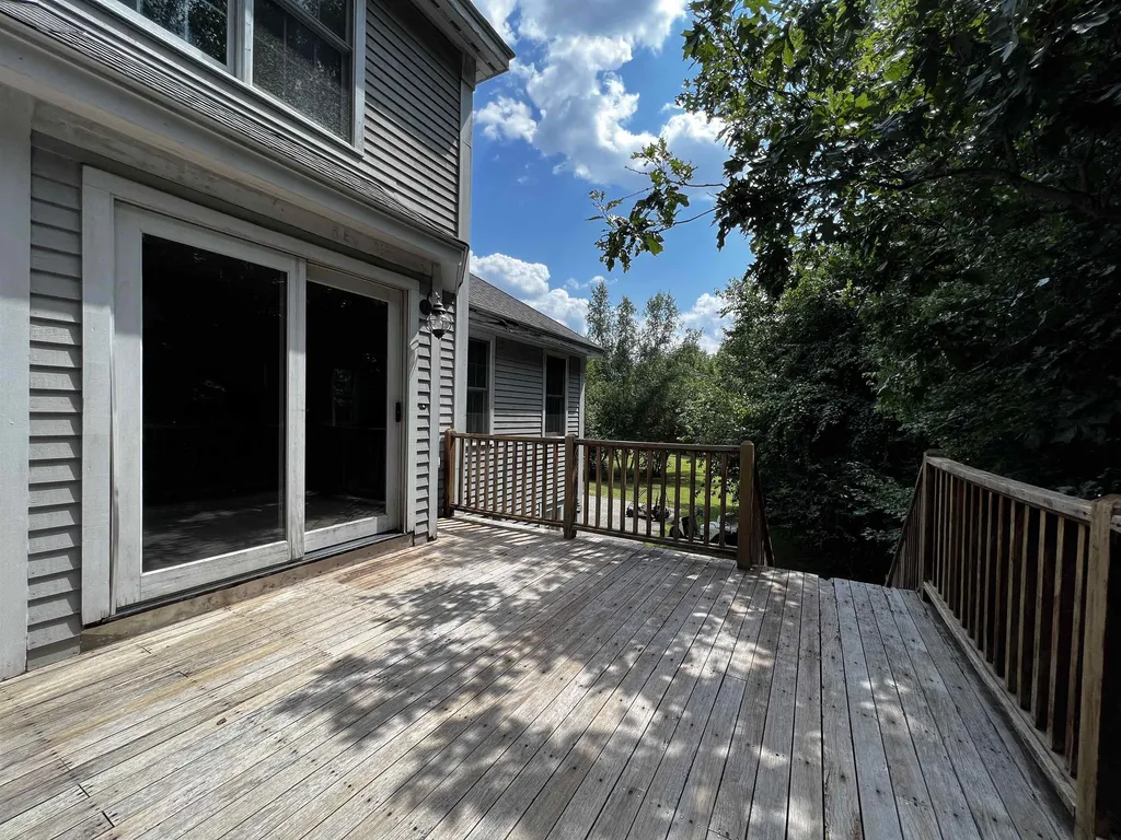6 Squire Way Stratham NH 03885