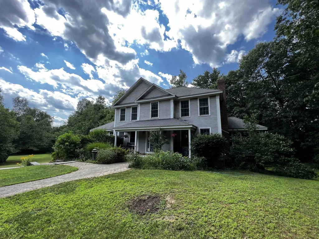 6 Squire Way Stratham NH 03885