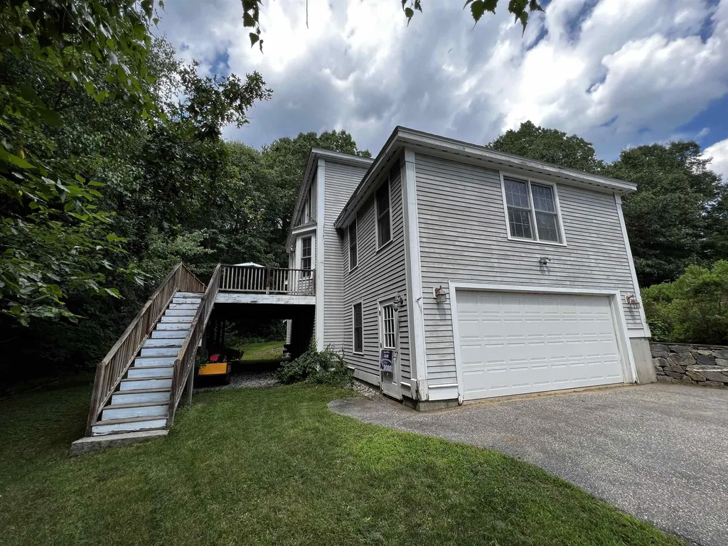 6 Squire Way Stratham NH 03885