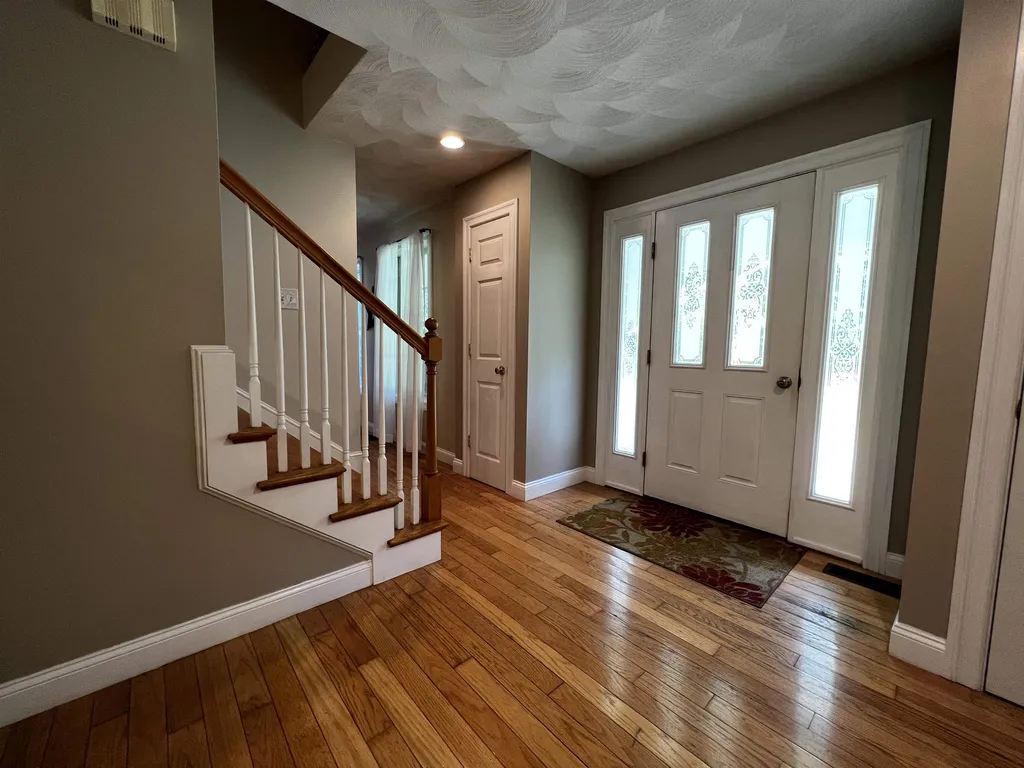 6 Squire Way Stratham NH 03885