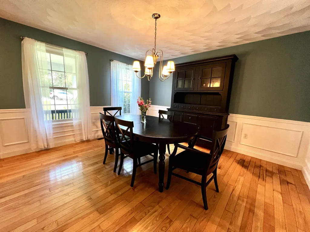 6 Squire Way Stratham NH 03885