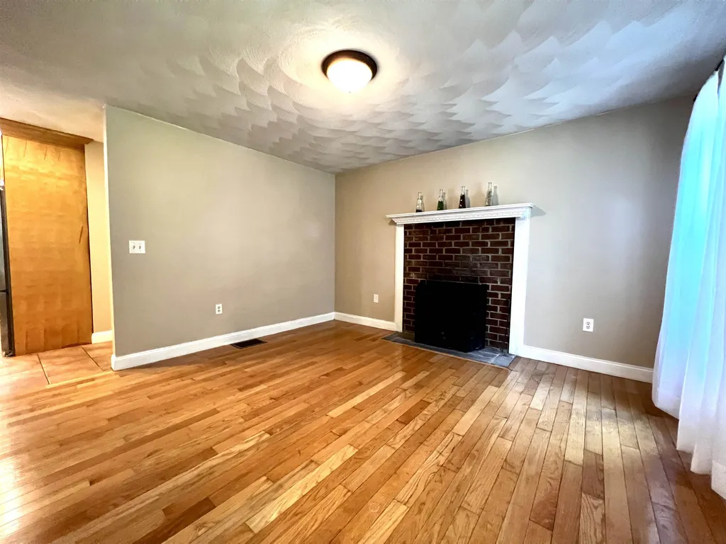 6 Squire Way Stratham NH 03885