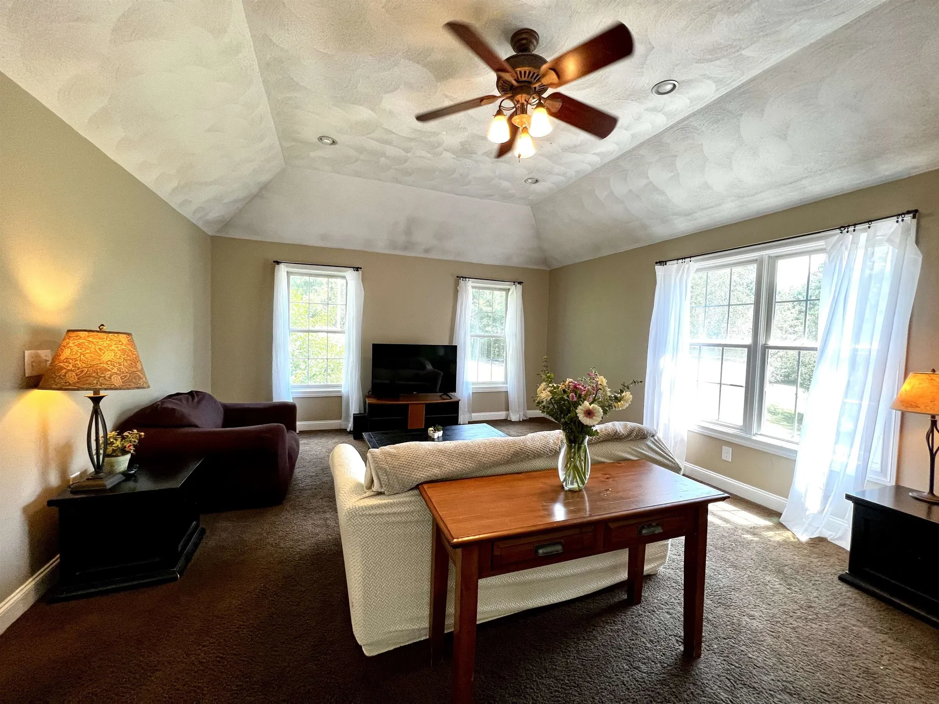 6 Squire Way Stratham NH 03885