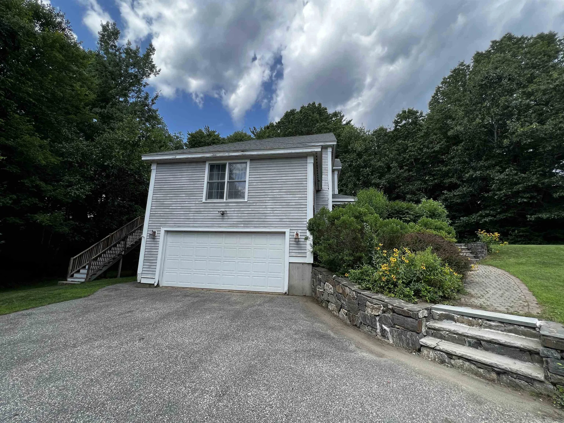 6 Squire Way Stratham NH 03885