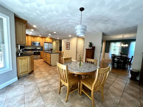 6 Squire Way Stratham NH 03885