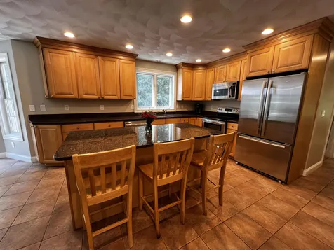 6 Squire Way Stratham NH 03885