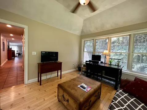 6 Squire Way Stratham NH 03885