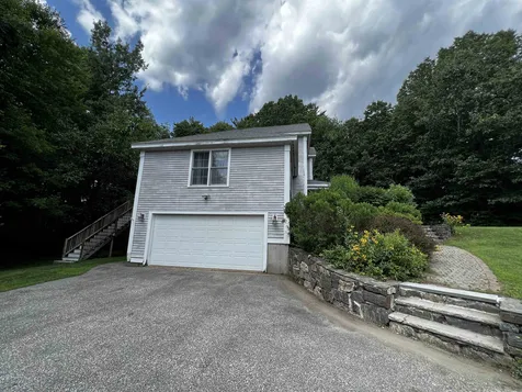 6 Squire Way Stratham NH 03885