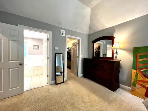 6 Squire Way Stratham NH 03885