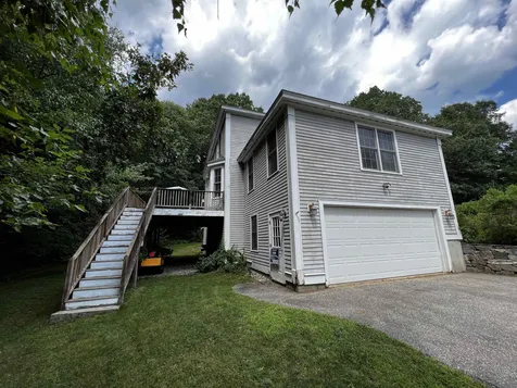 6 Squire Way Stratham NH 03885