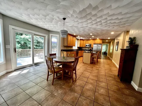 6 Squire Way Stratham NH 03885