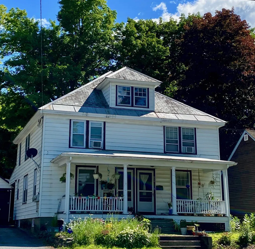 212-214 Maple Street Brattleboro VT 05301