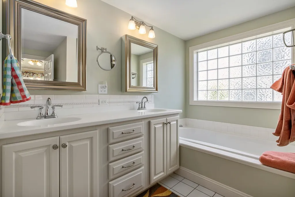 52 Hampton Meadows Hampton NH 03842