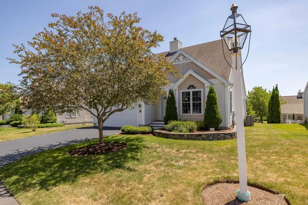 52 Hampton Meadows Hampton NH 03842