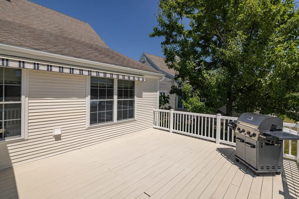 52 Hampton Meadows Hampton NH 03842