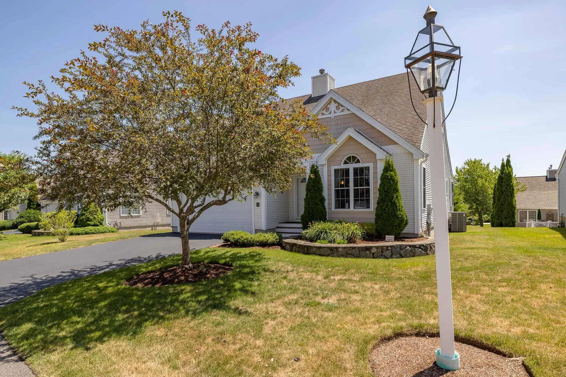 52 Hampton Meadows Hampton NH 03842