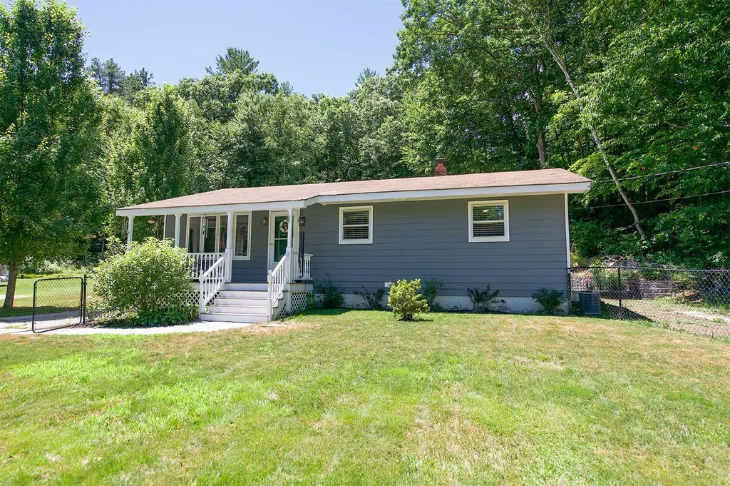 9 Bear Hill Road Newton NH 03858