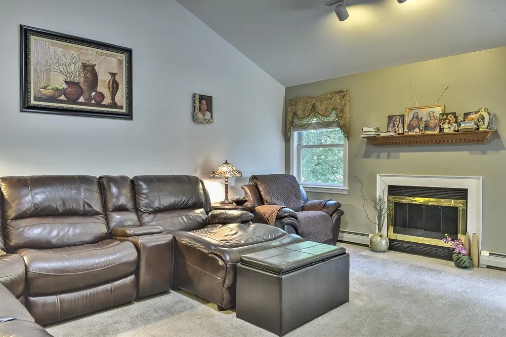 19 Newbury Lane Keene NH 03431