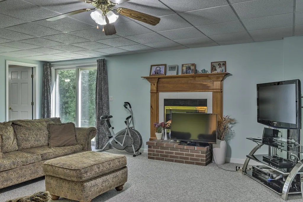 19 Newbury Lane Keene NH 03431