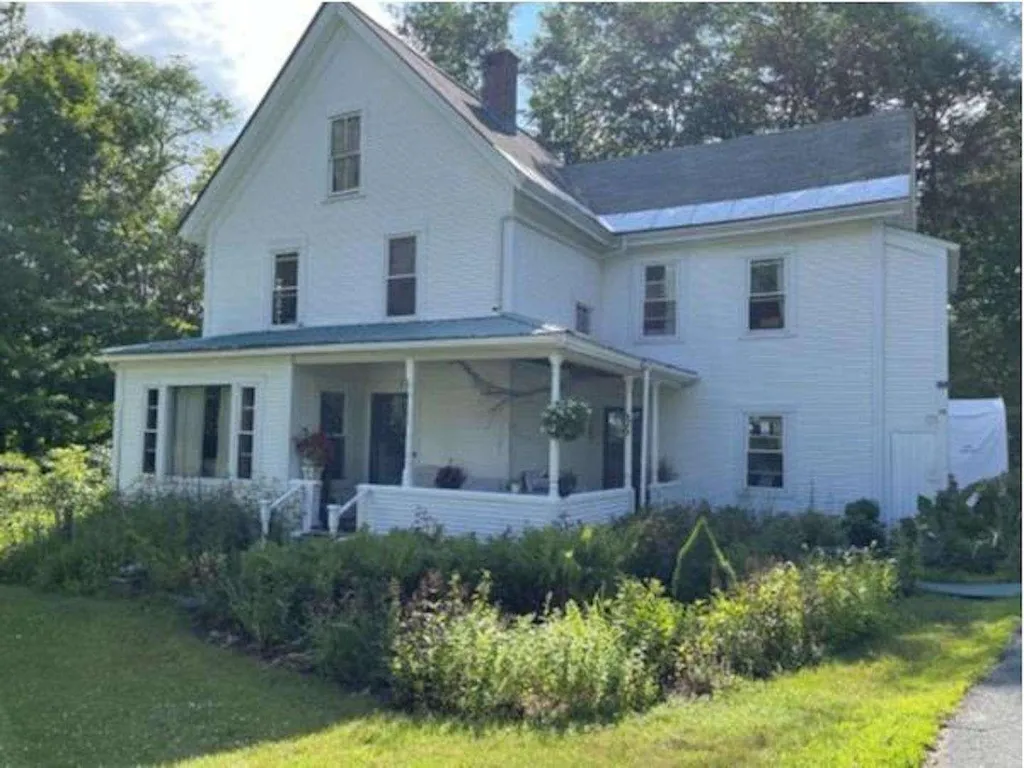 78 Harry Gibbs Hartford VT 05047