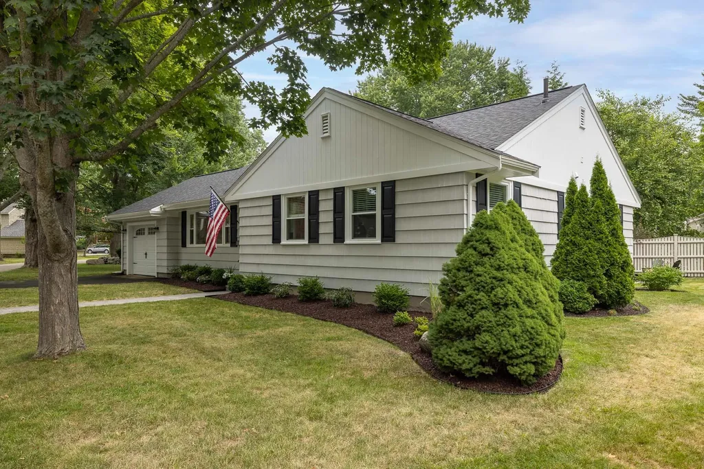 49 Fells Road Portsmouth NH 03801