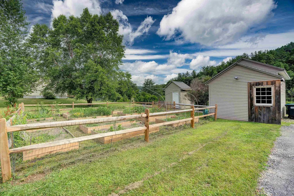 1936 River Road Sharon VT 05056