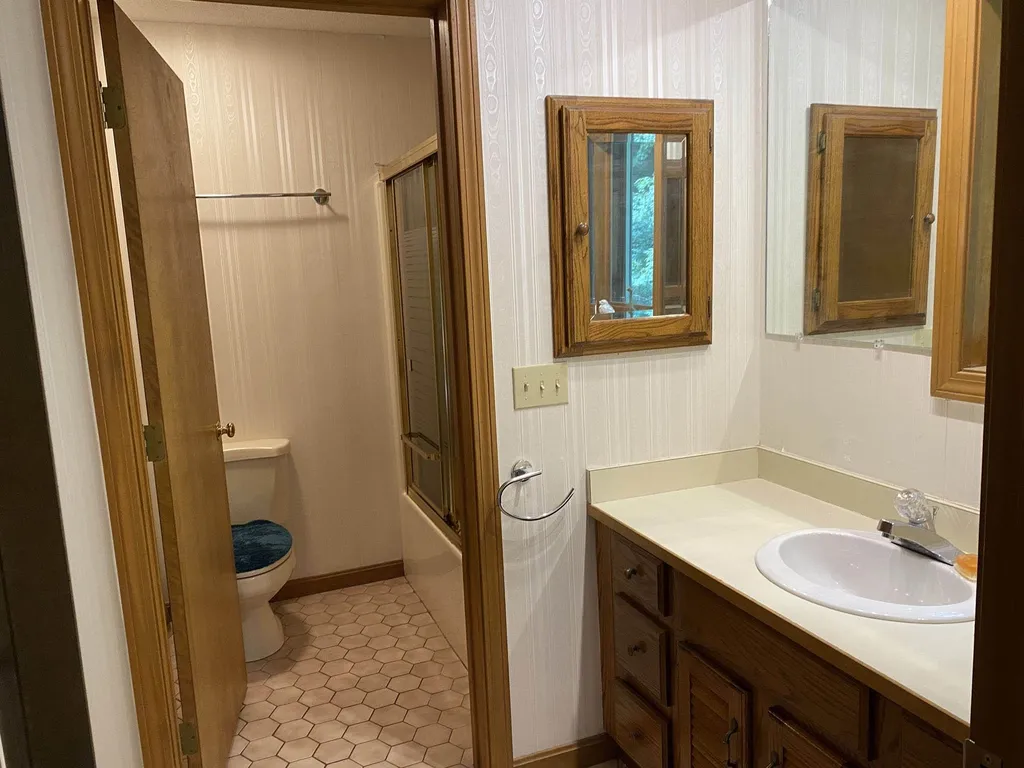 23 Robin Way Brattleboro VT 05301