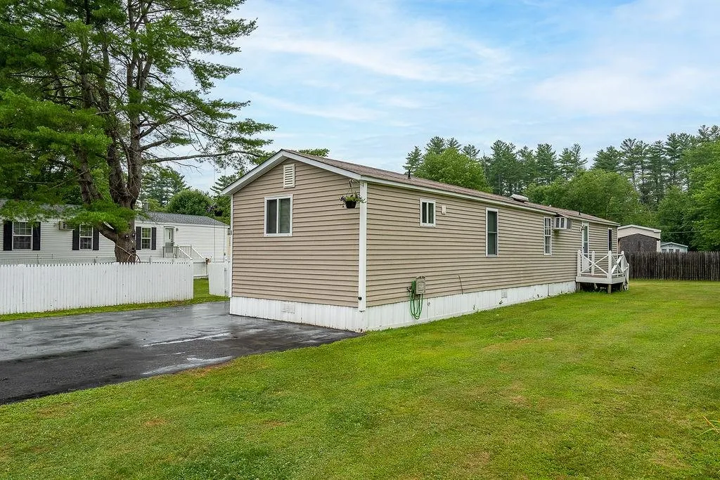 8 Glenn Drive Allenstown NH 03275