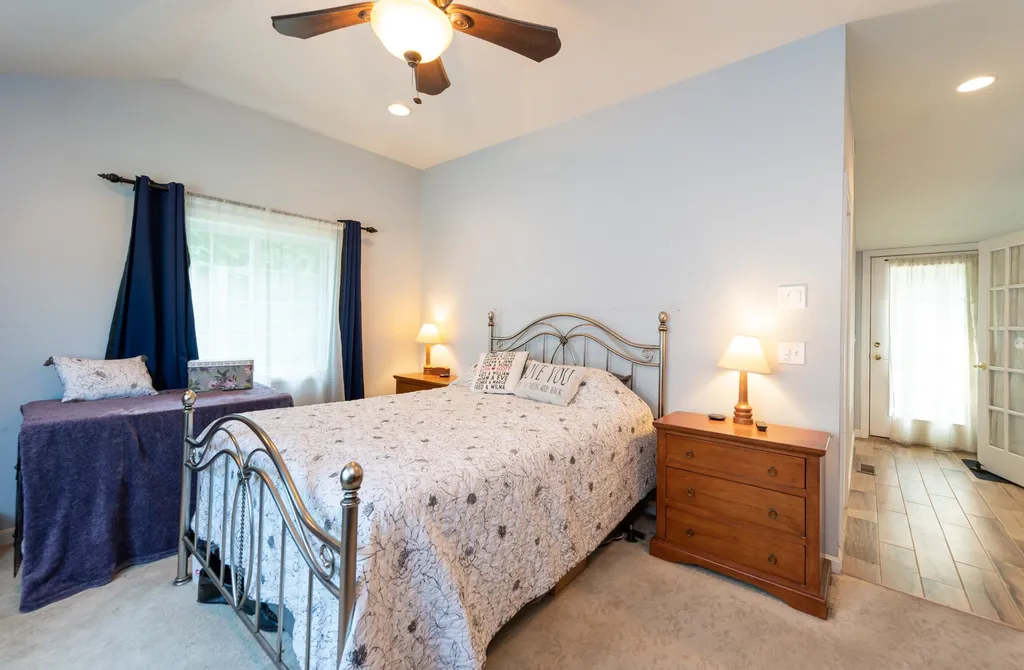 10 Maxwell Drive Derry NH 03038