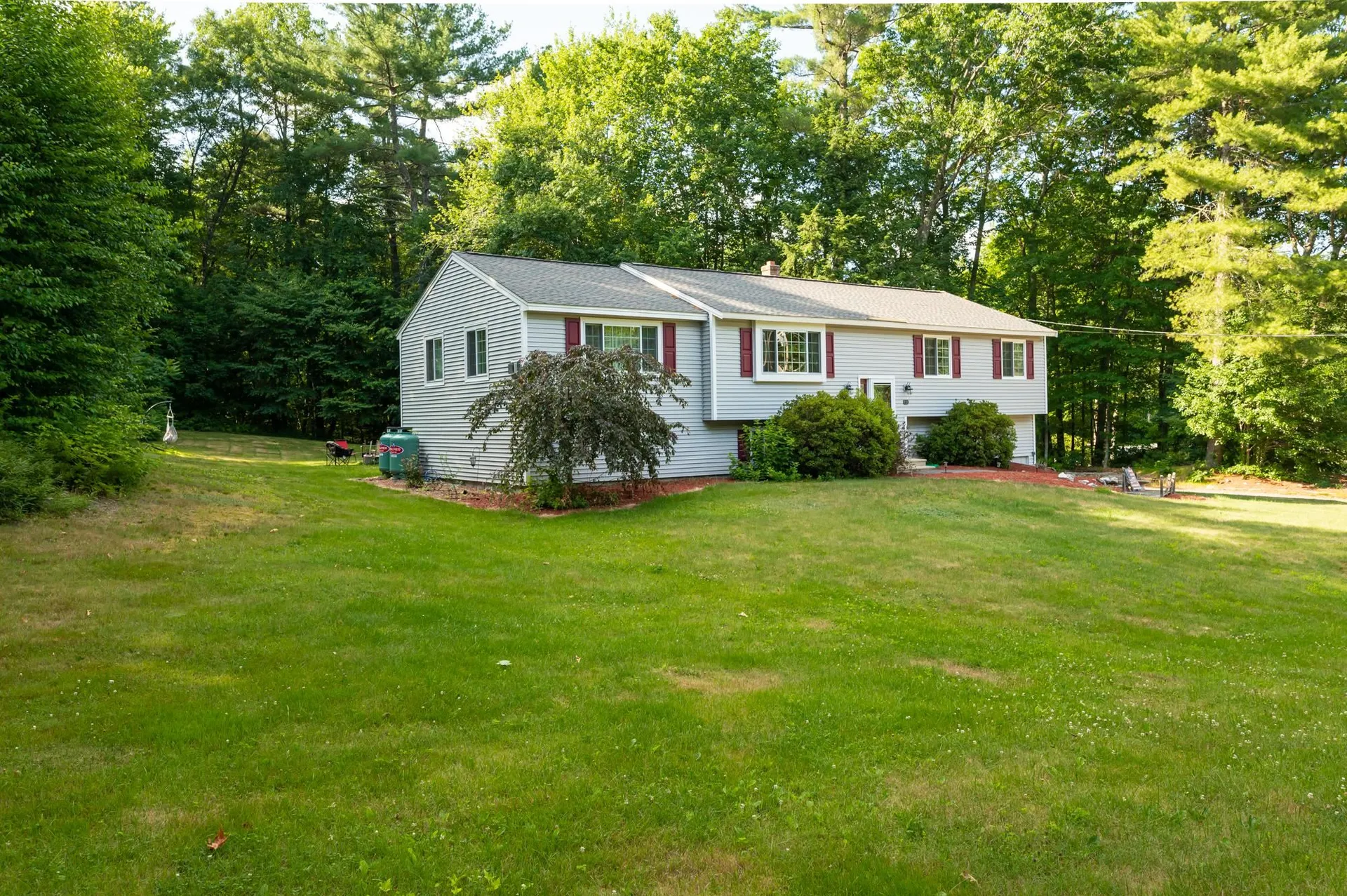 10 Maxwell Drive Derry NH 03038