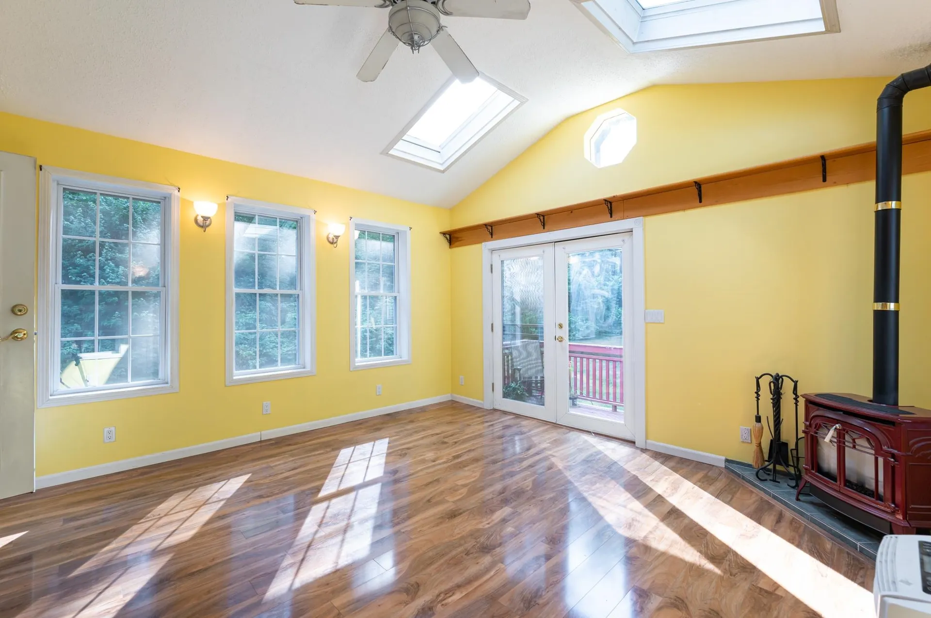 10 Maxwell Drive Derry NH 03038