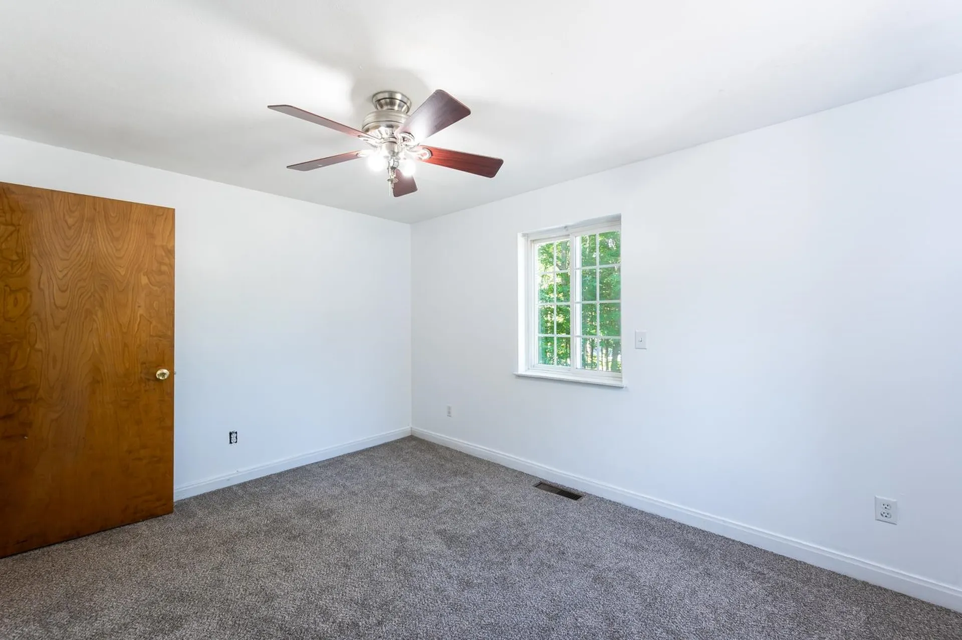 10 Maxwell Drive Derry NH 03038
