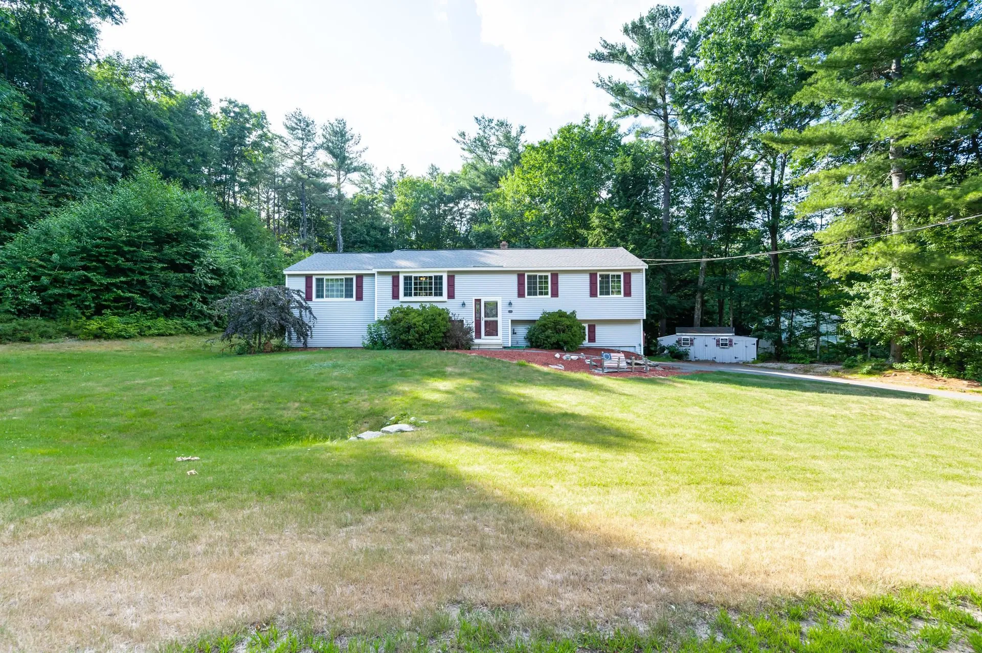 10 Maxwell Drive Derry NH 03038