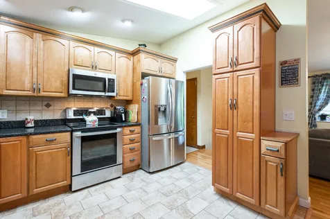 10 Maxwell Drive Derry NH 03038