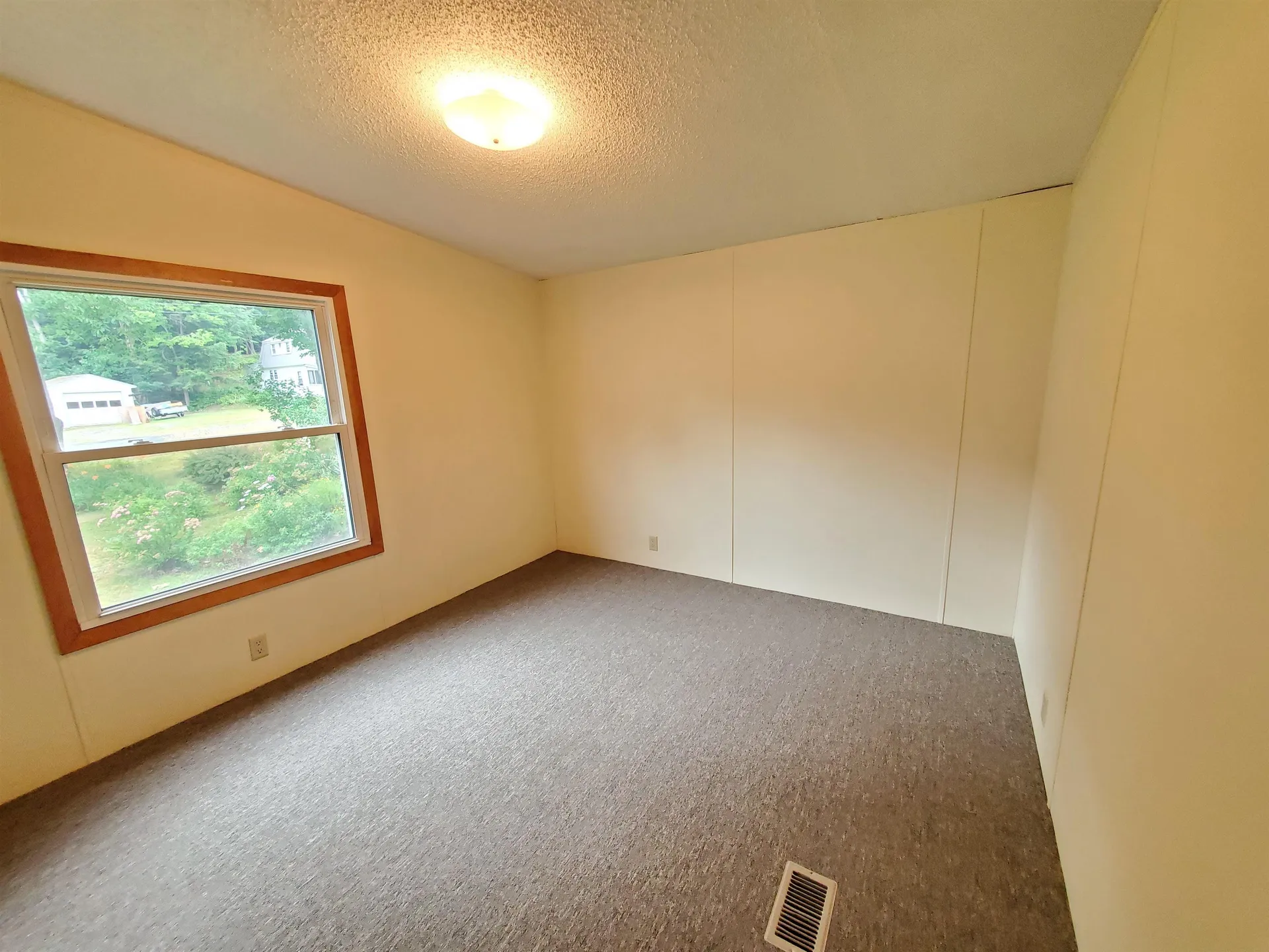 7 Dartmouth Street Enfield NH 03748