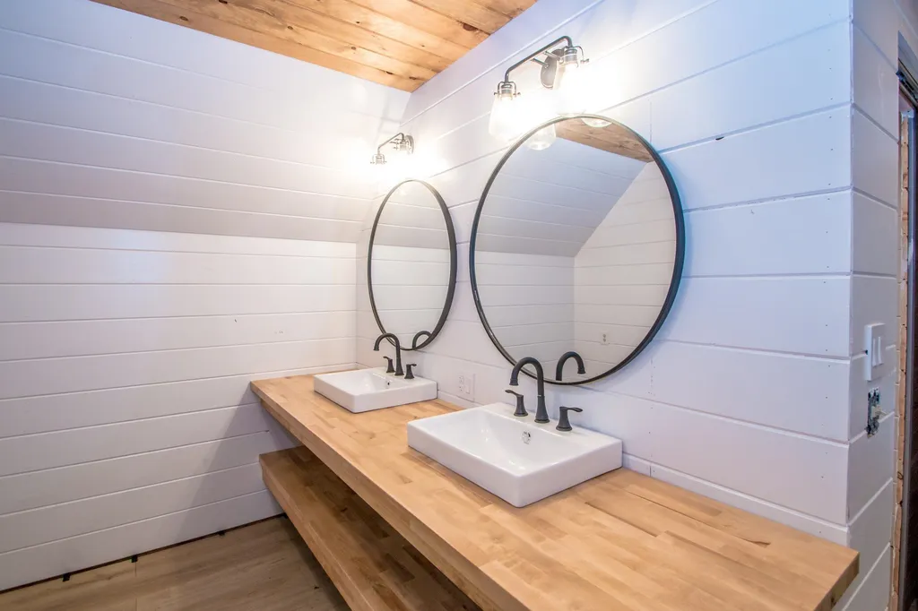 565 Kimball Hill Road Whitefield NH 03598