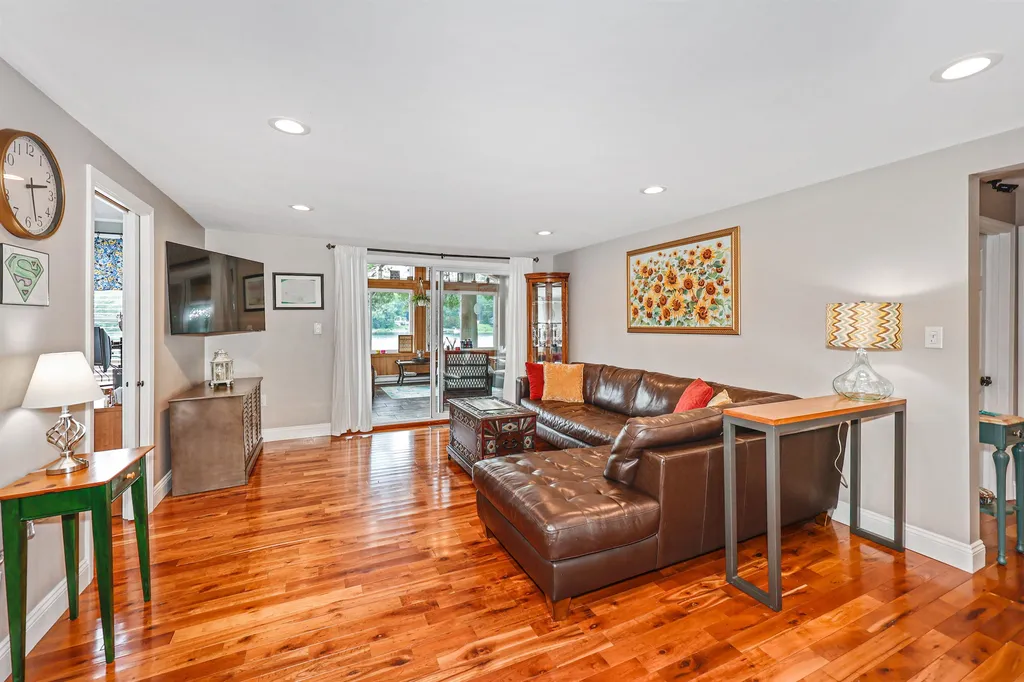 30 W Shore Drive Raymond NH 03077