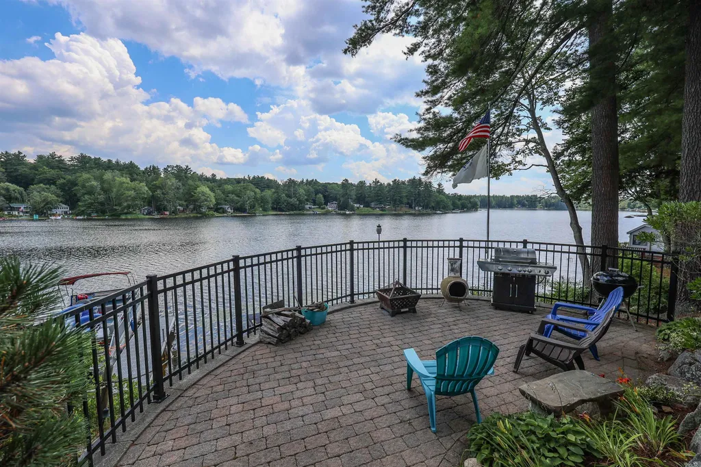 30 W Shore Drive Raymond NH 03077