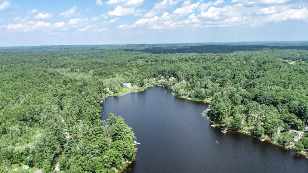 30 W Shore Drive Raymond NH 03077