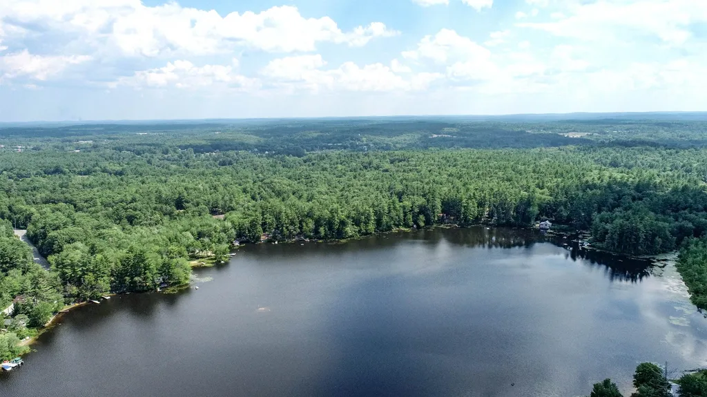 30 W Shore Drive Raymond NH 03077