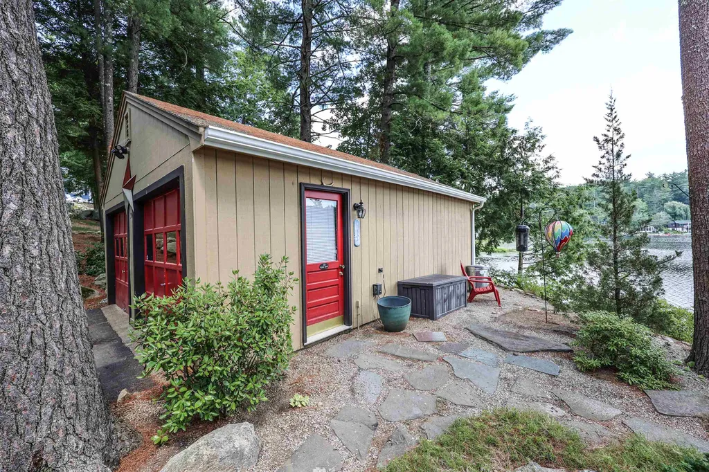 30 W Shore Drive Raymond NH 03077