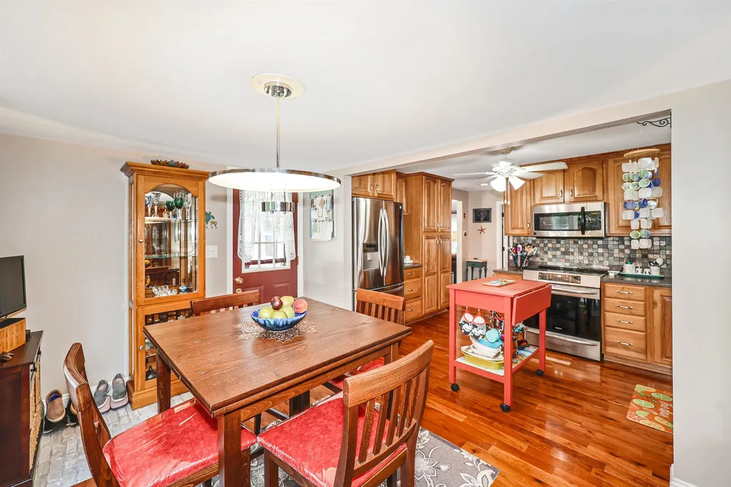 30 W Shore Drive Raymond NH 03077