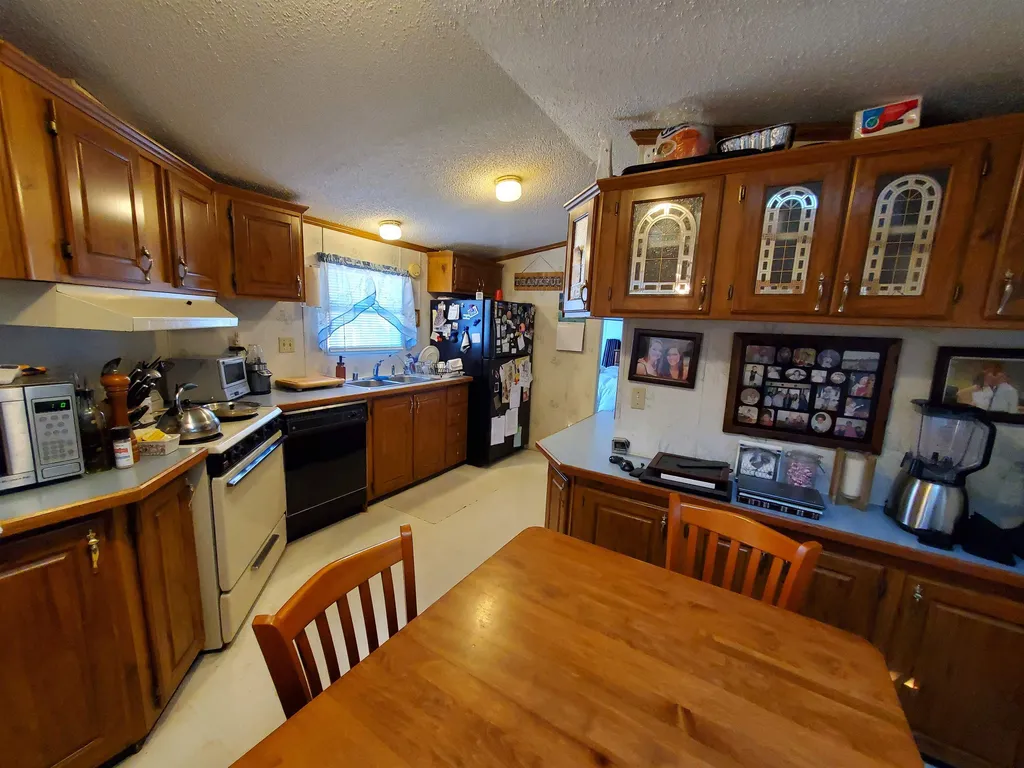 9 Goodwin Lane Canaan NH 03741