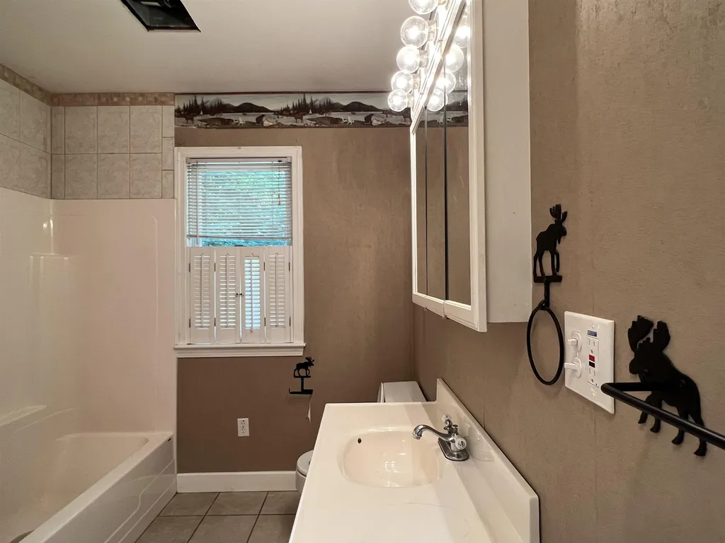 16 Margo Lane Tamworth NH 03817