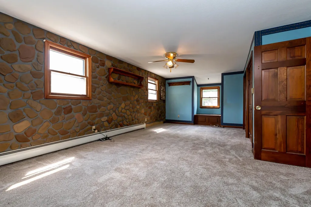 12 Pleasant Drive Londonderry NH 03053